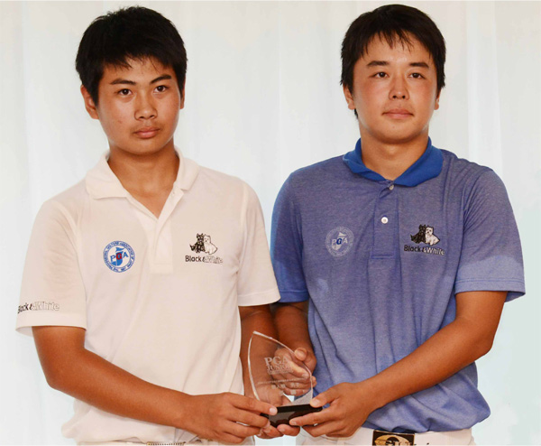落雷によりプレーオフが中止になり、２人同時優勝を果たした久常涼選手（左）と岩田大河選手