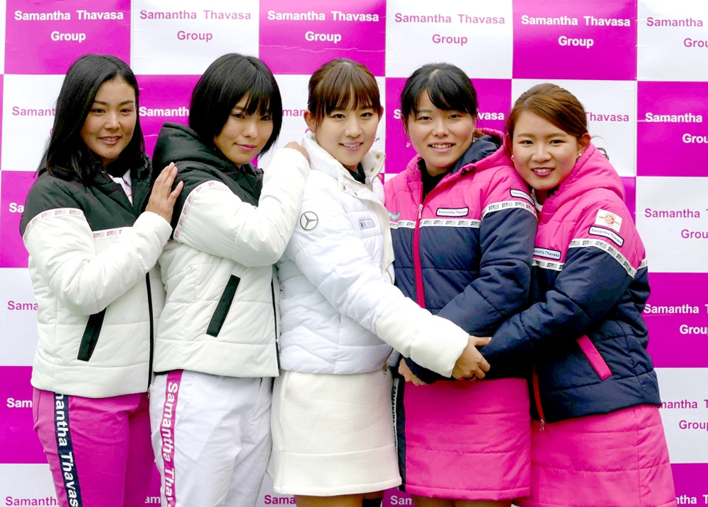 ウェア契約するサマンサタバサのイベントを行った（左から）女子プロゴルフの山村彩恵、堀奈津佳、香妻琴乃、勝みなみ、吉本ひかる