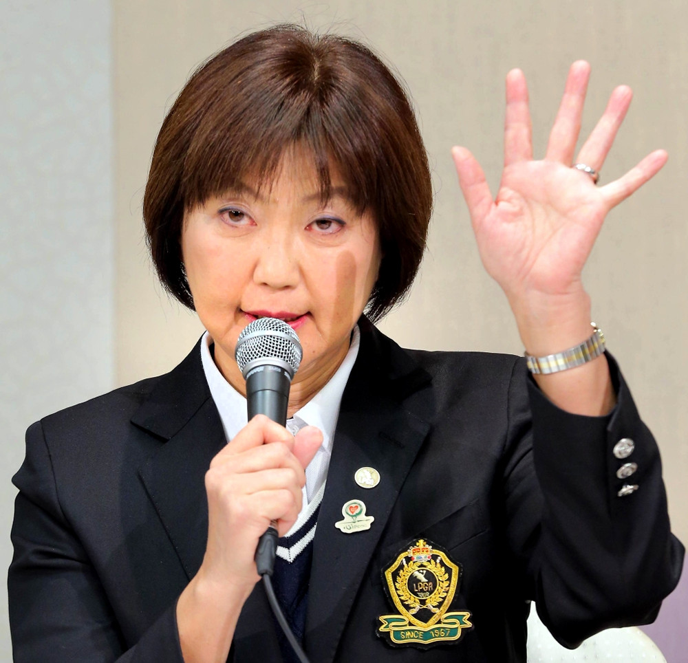 女子ゴルフツアーの日程発表を行う小林浩美会長