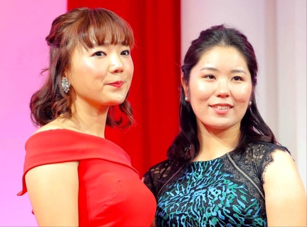 有村智恵（左）と比嘉真美子