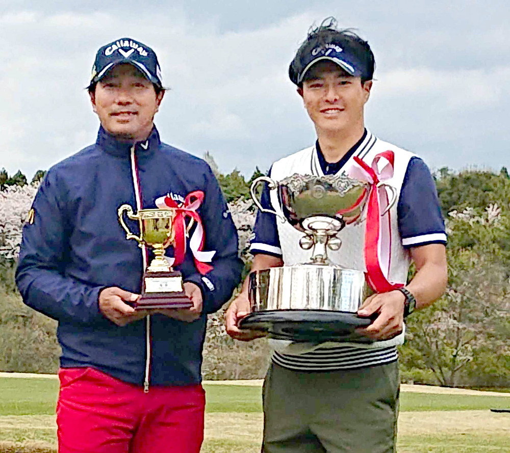 千葉オープン連覇の石川遼（右）とシニアの部優勝の深堀圭一郎