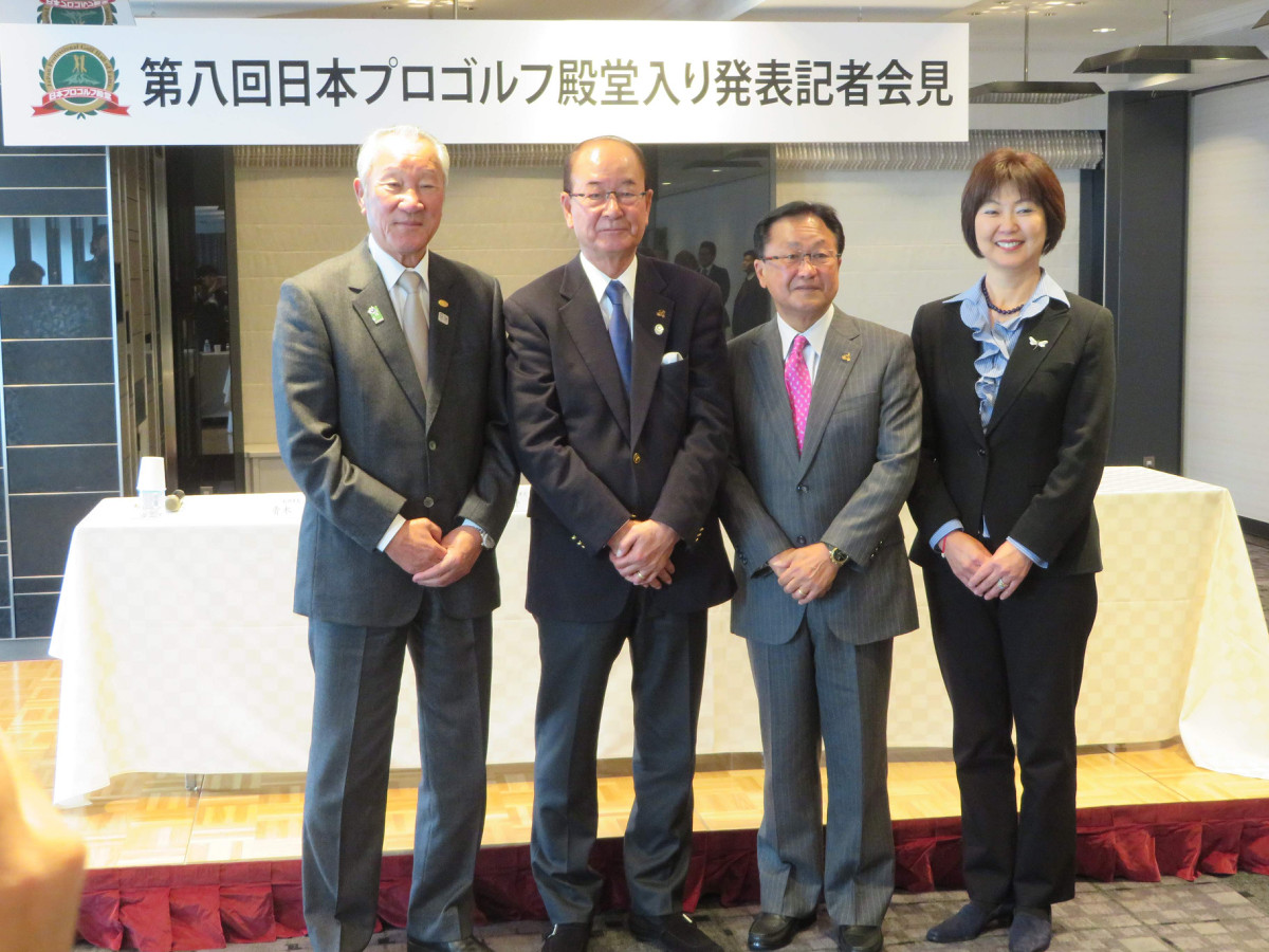 都内で日本プロゴルフ殿堂記者会見に出席した（左から）青木功、松井功、倉本昌弘、小林浩美