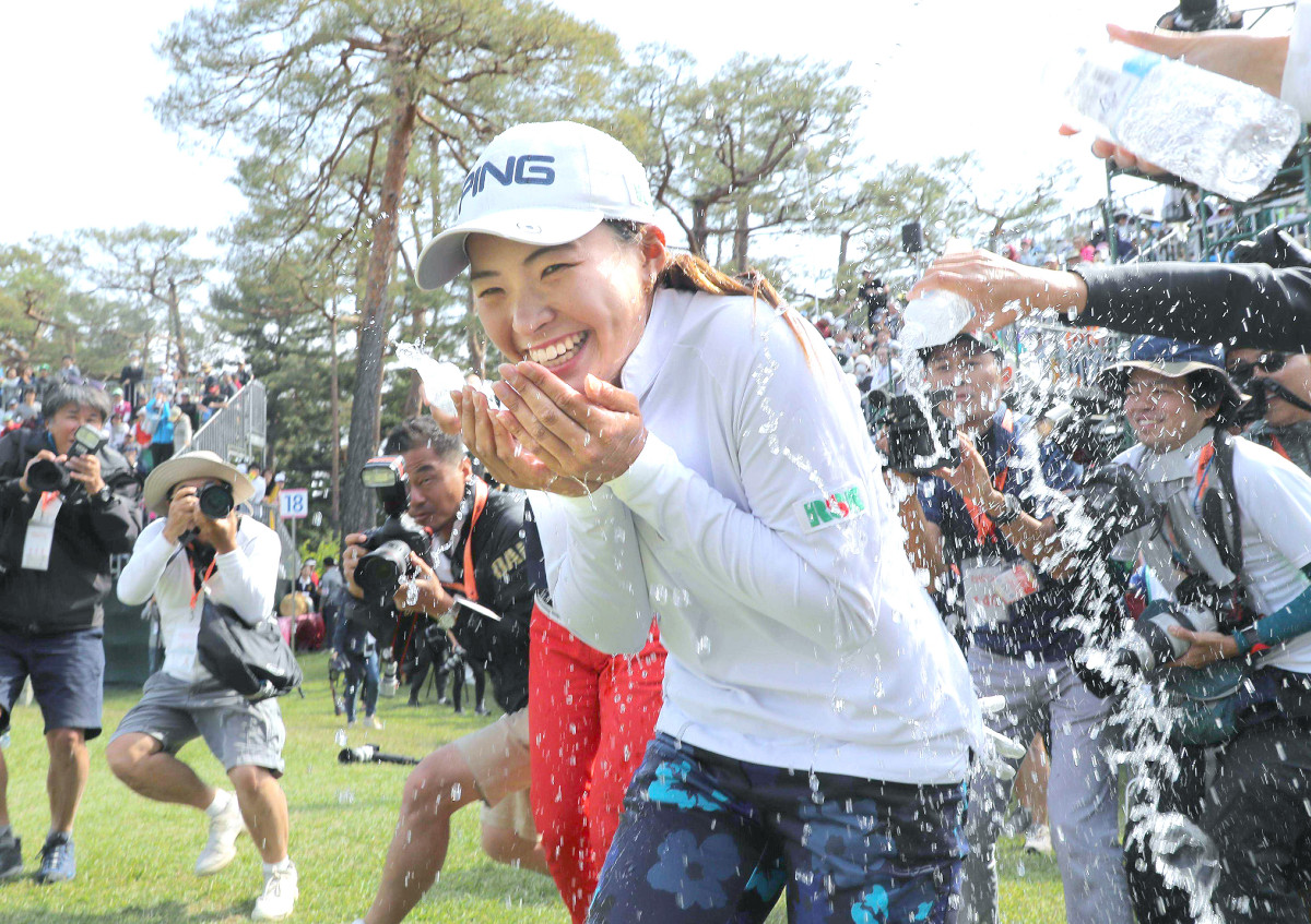 昨年大会で優勝した渋野日向子