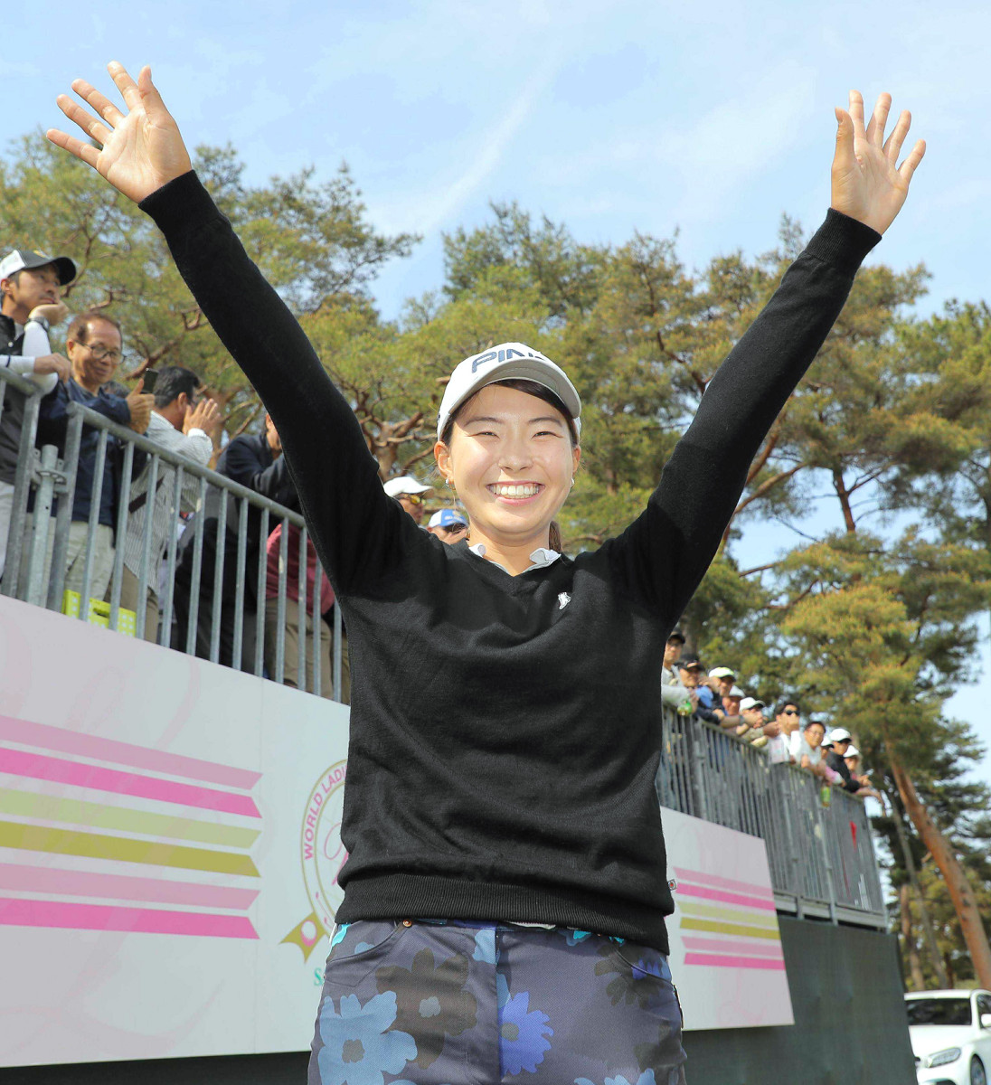 昨年のワールドレディスサロンパスカップで初優勝し、バンザイする渋野日向子