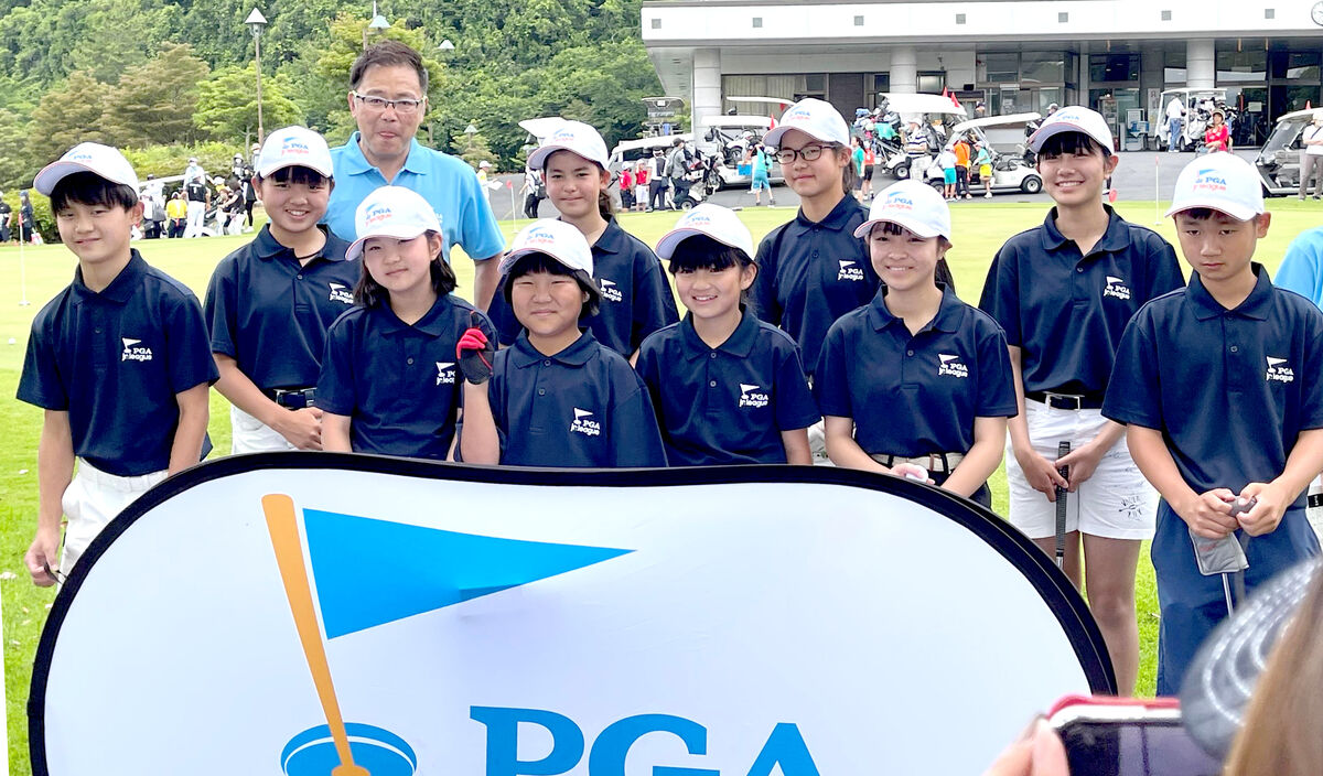 PGAジュニアリーグで日本一を目指す茨城グランツと須藤弥勒さん（前列左から3人目）