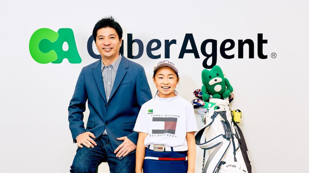 スポンサー契約を結んだサイバーエージェントの藤田晋社長（左）と寺町美友海（C）CyberAgent,Inc.