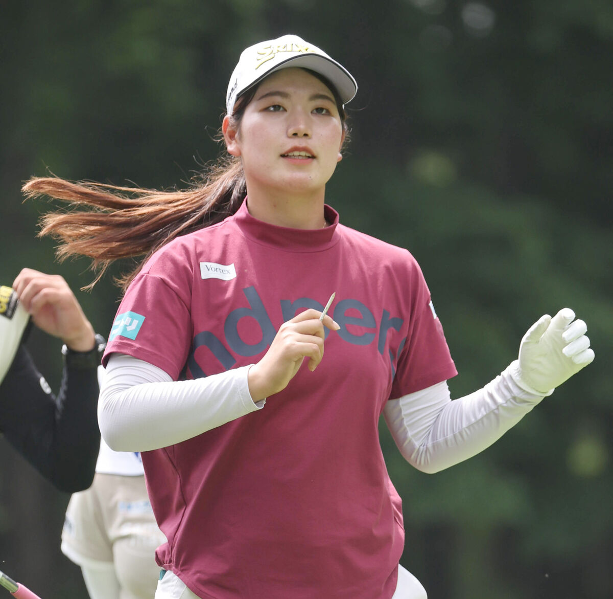 通算２アンダーで４５位から１７位に順位を上げた桜井心那（カメラ・頓所  美代子）