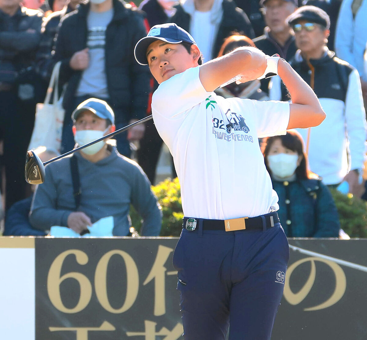 初日を３位につけた鍋谷（カメラ・竜田　卓）