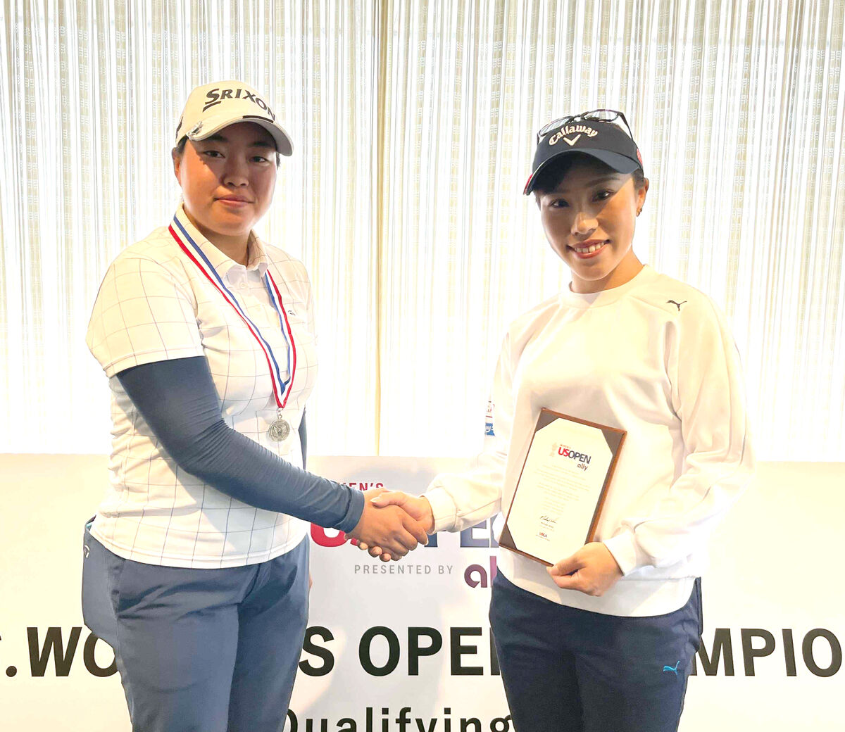 入谷響（左）とのプレーオフを制し、全米女子オープン出場を決めた木村彩子（日本ゴルフ協会提供）