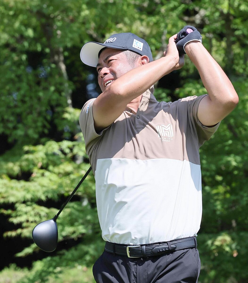 ２番、ティーショットを放つ池田勇太　（カメラ・馬場　秀則）