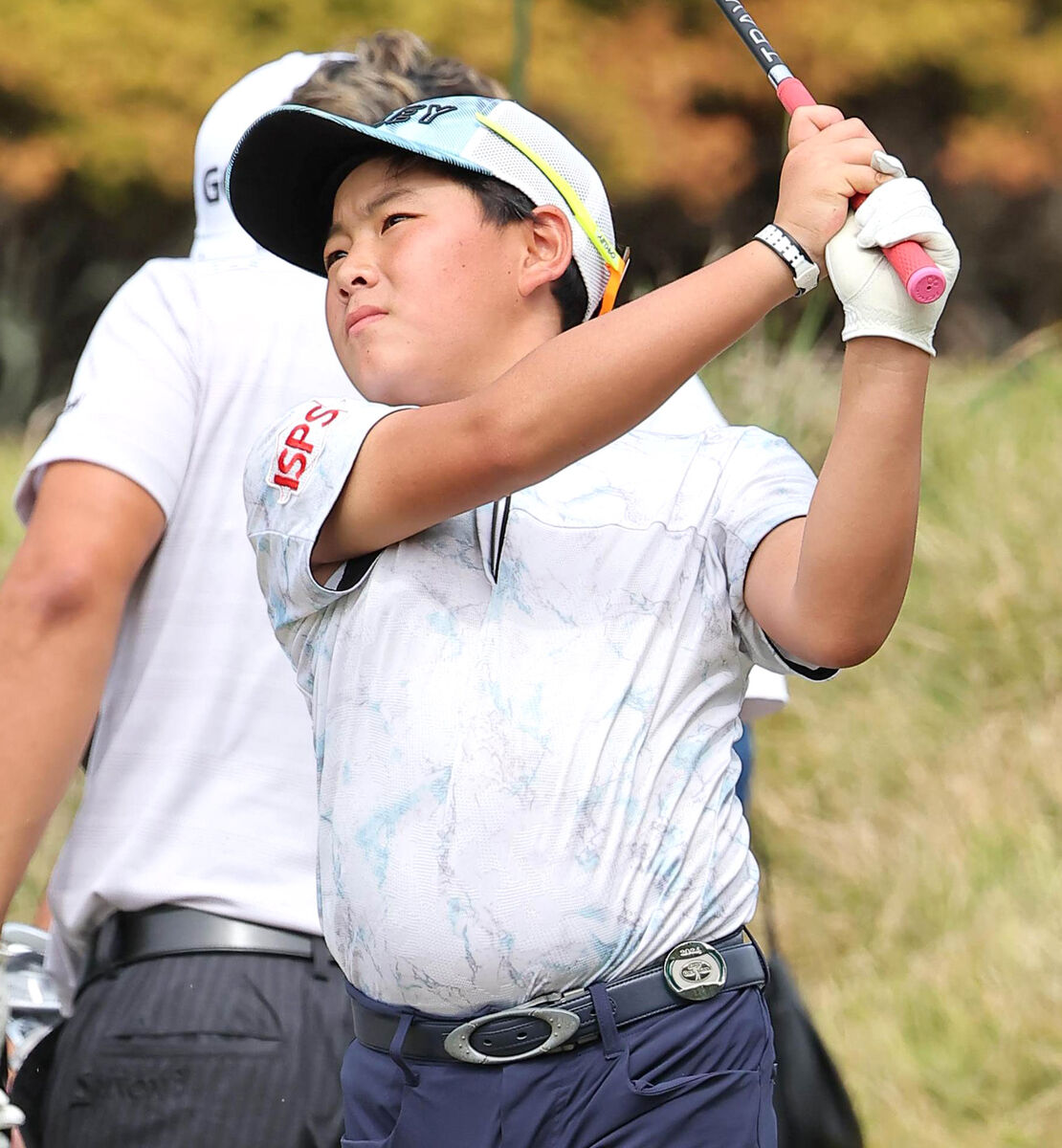 練習場でショットを放つ福井誠ノ介（カメラ・馬場　秀則）　